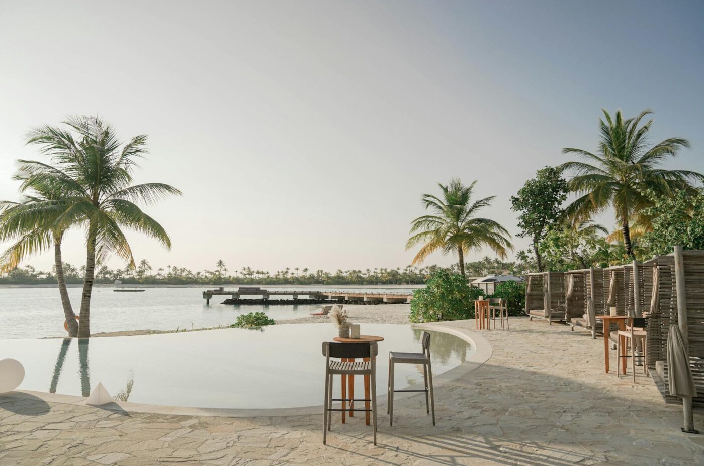 Luxury tropical resort with infinity pool overlooking the sea and palm trees — Madagascar beach resort