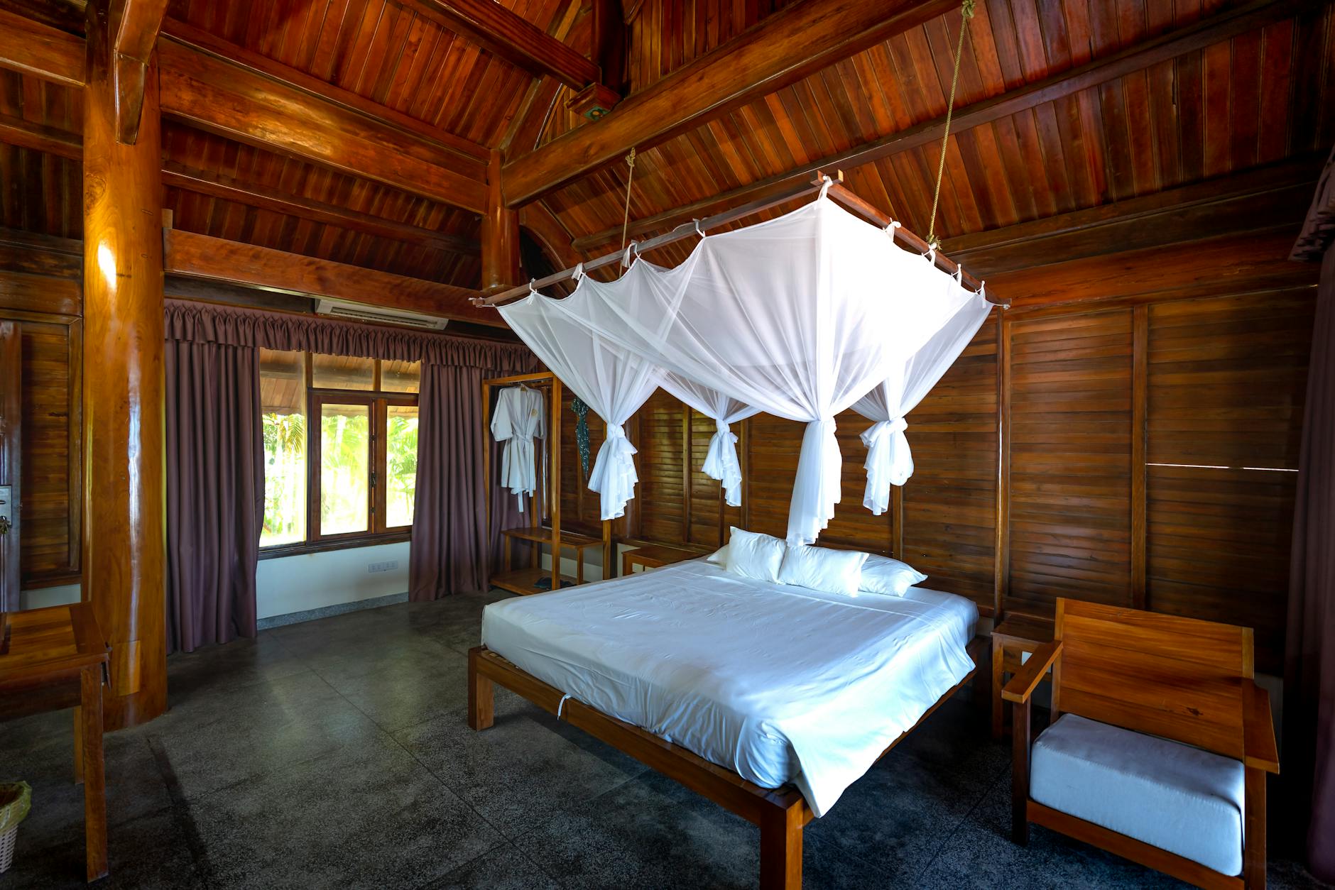 Best Hotels Near Tsingy de Bemaraha: Lodges and Access Stays — Madagascar