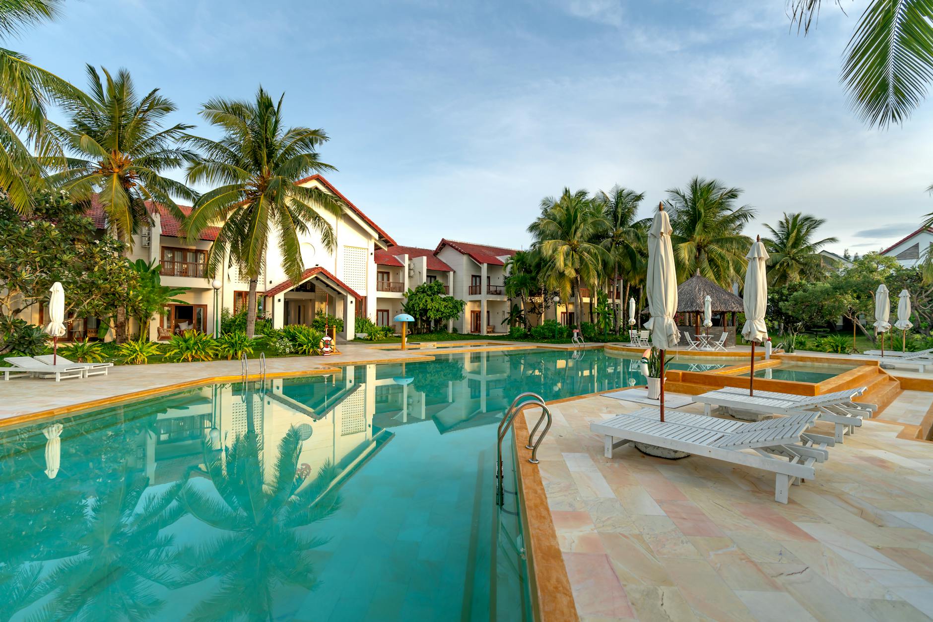 Hotel Price Seasonality in Madagascar: Best and Worst Months to Book — Madagascar