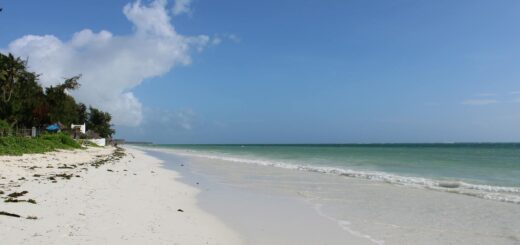 White sand beach and azure Indian Ocean waters — Madagascar sea view hotels