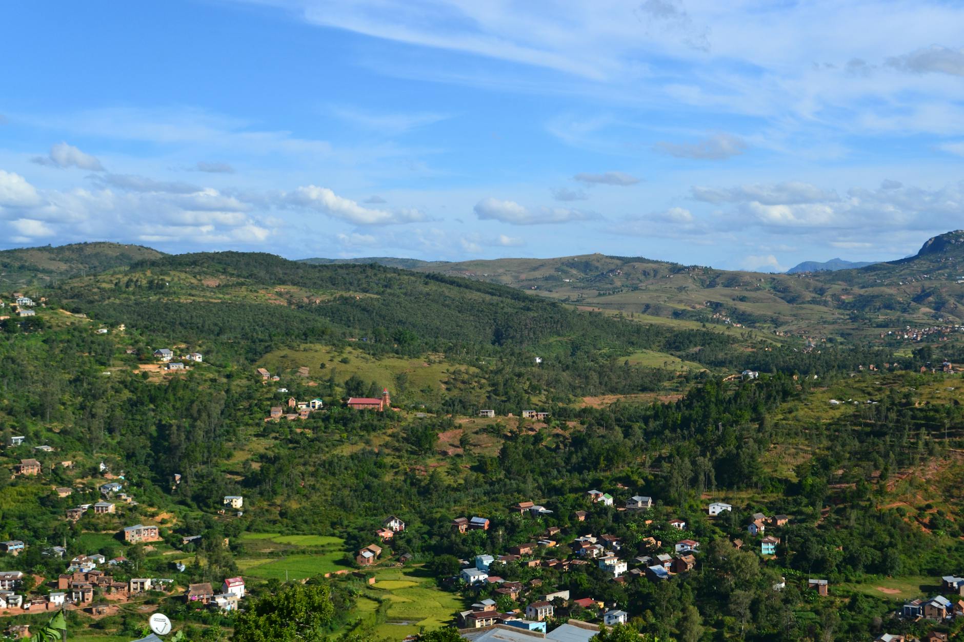 Madagascar vs South Africa: Safari Costs and Wildlife Variety 2026 — Madagascar