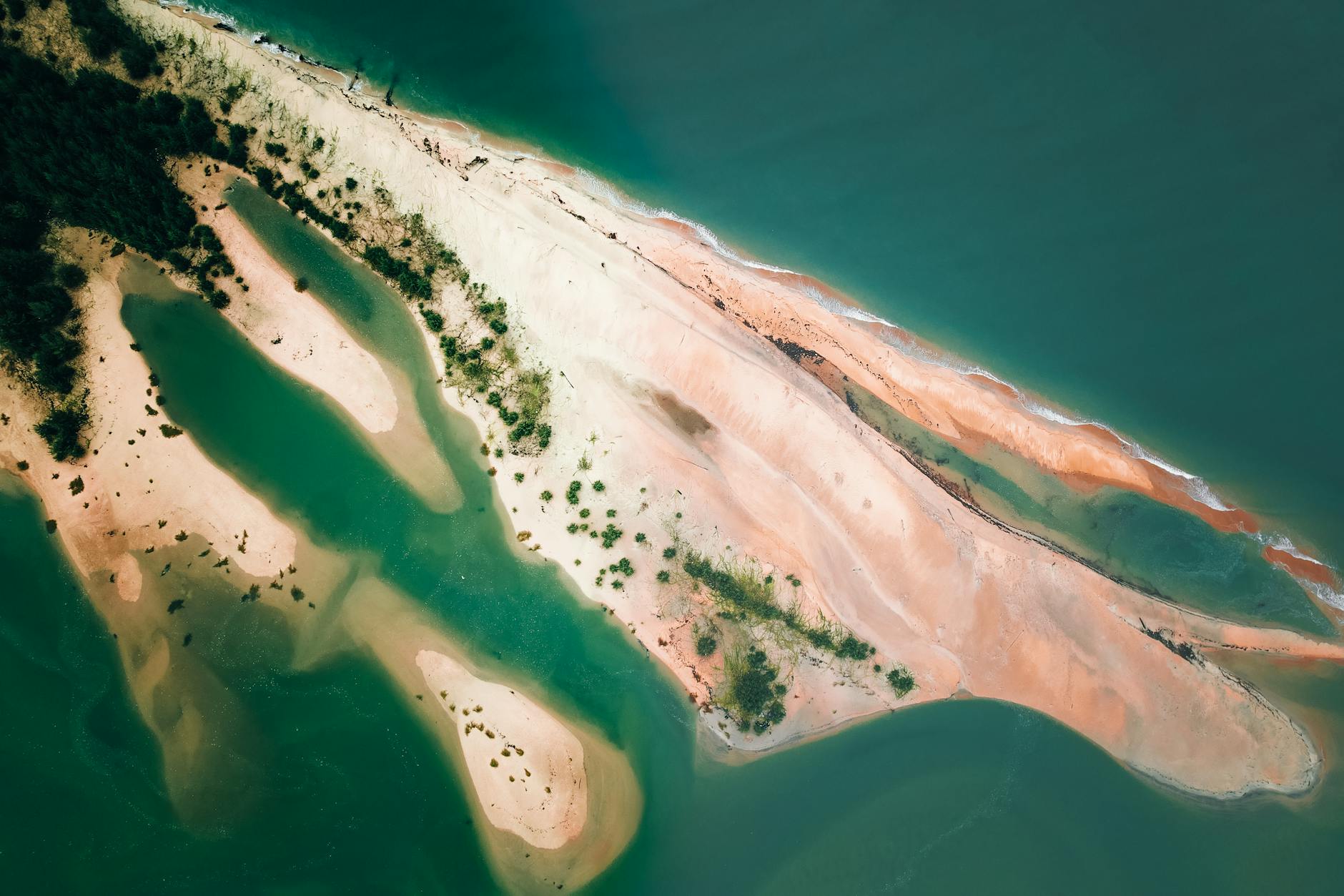 Budget Airlines to Madagascar from Europe: All Route and Stopover Options 2026 — Madagascar